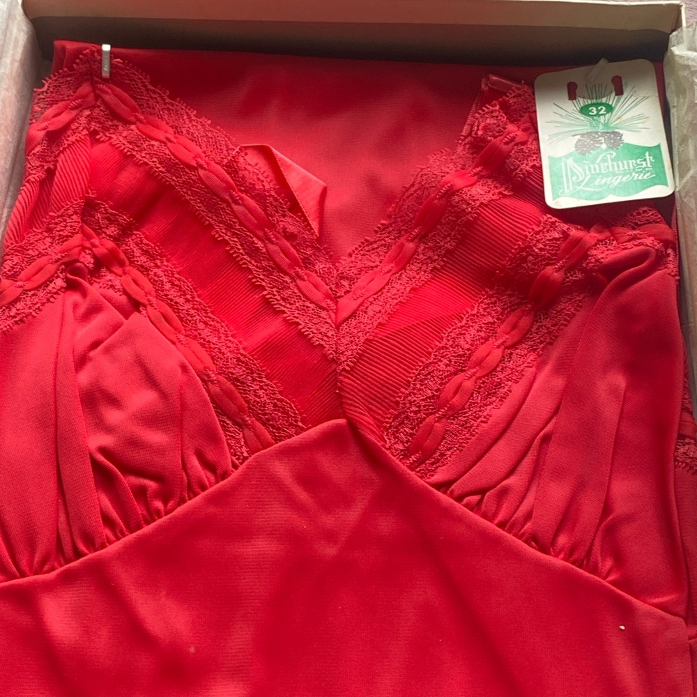 In box Vintage 50s or 60s Pinehurst Lingerie Gorgeous Size 32 Red Nylon slip